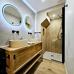 Le Dotec Mediterraneen - Triplex Dans Le Vieil Lägenhet Antibes