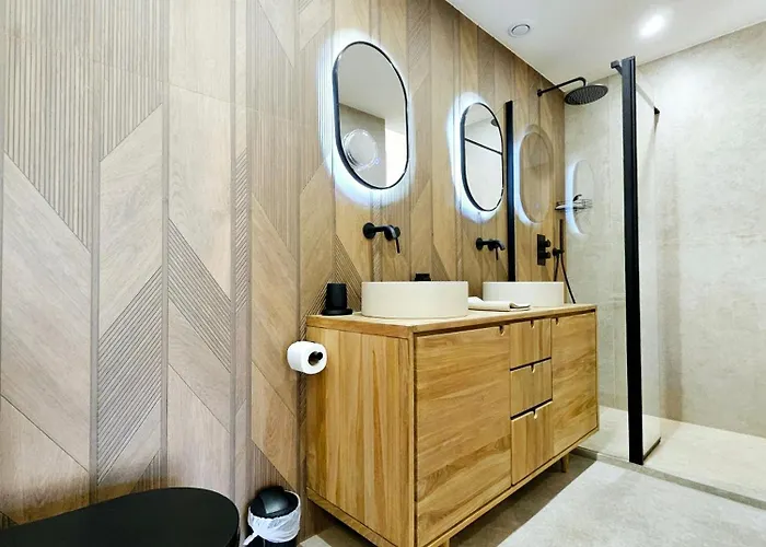 Le Dotec Mediterraneen - Triplex Dans Le Vieil Apartmán Antibes