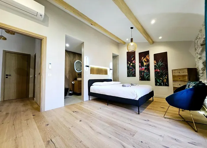 Le Dotec Mediterraneen - Triplex Dans Le Vieil Apartmán