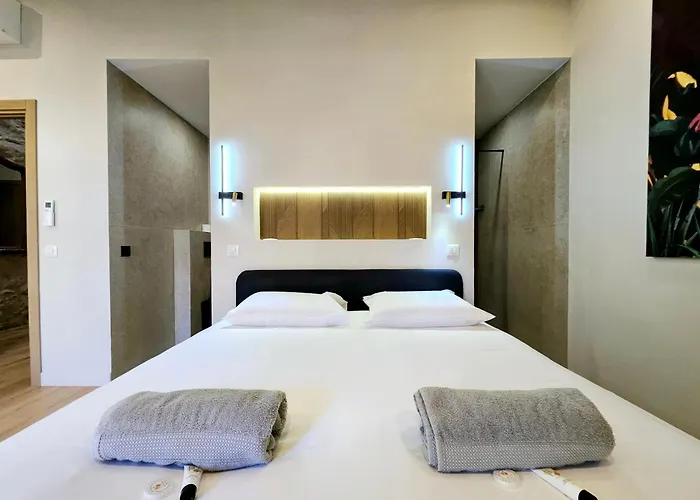 Le Dotec Mediterraneen - Triplex Dans Le Vieil Apartmán *