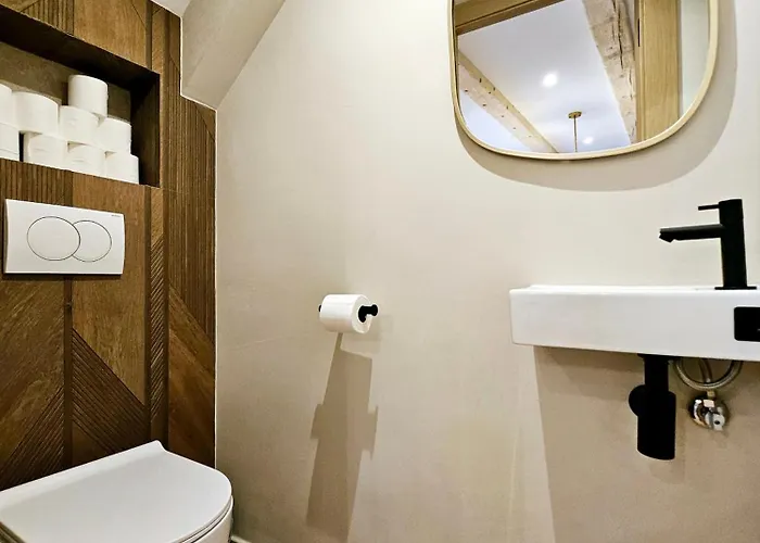 Le Dotec Mediterraneen - Triplex Dans Le Vieil Apartmán Antibes